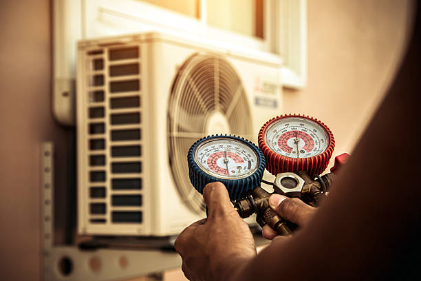 Professional Hvac technician working in Stevensville, MI